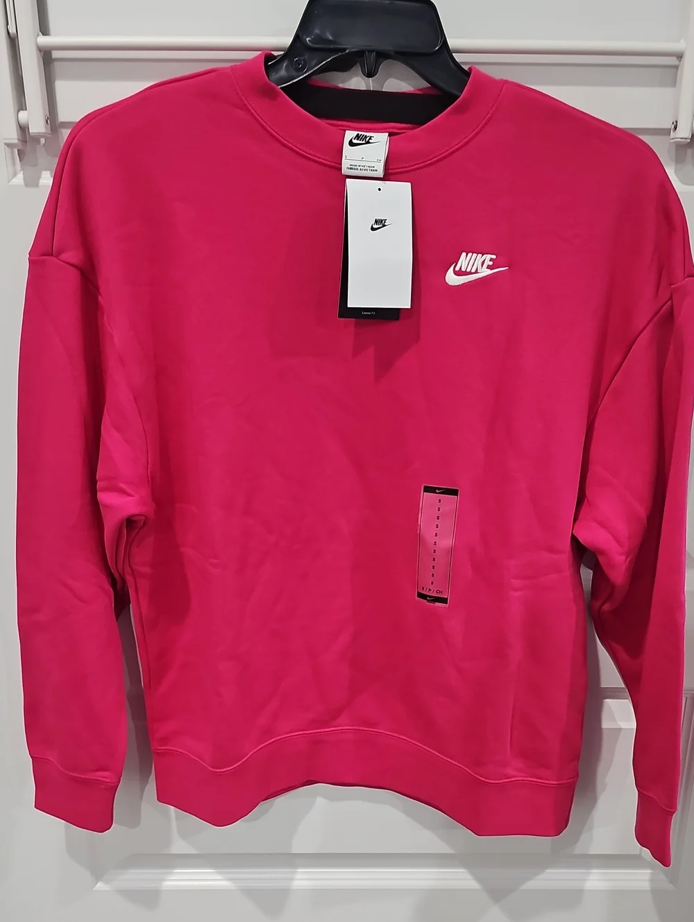 Nike Men’s Crewneck Sweatshirt in Bright Pink